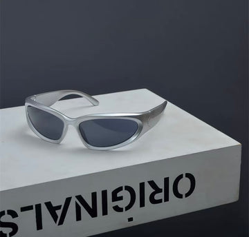 Yumi Futuristic Sunglasses(Silver frame with black lenses）